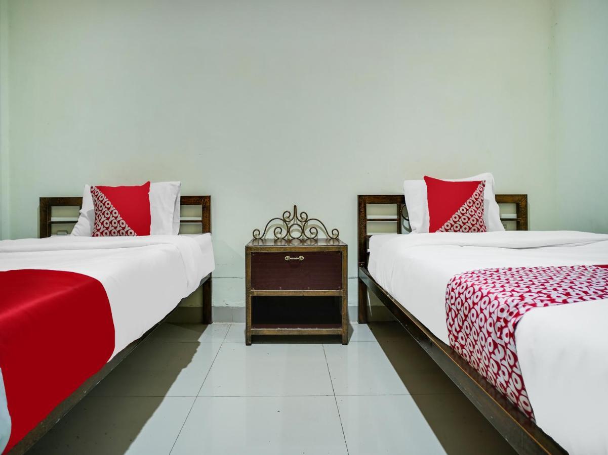 באליג'ה Capital O 540 Esther Hotel מראה חיצוני תמונה